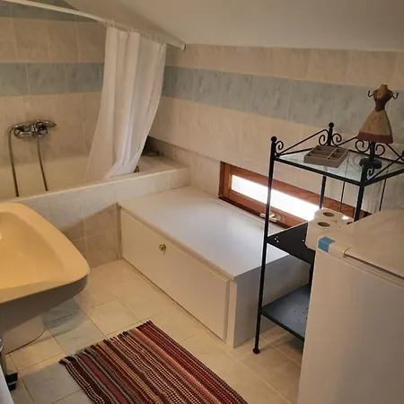 Sunflower Maisonette With Attic