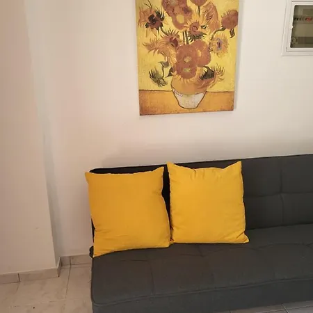 Sunflower Maisonette With Attic Dom wakacyjny Loutráki