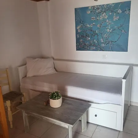 Dom wakacyjny Sunflower Maisonette With Attic Loutráki
