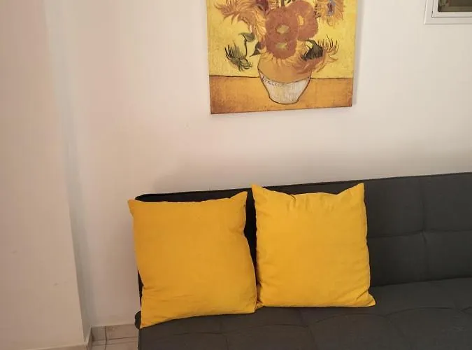 Sunflower Maisonette With Attic Hébergement de vacances Loutráki