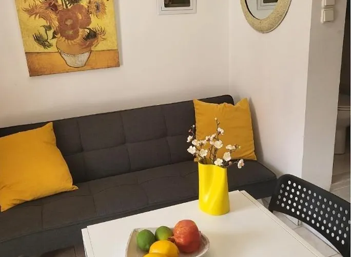 Sunflower Maisonette With Attic Loutráki