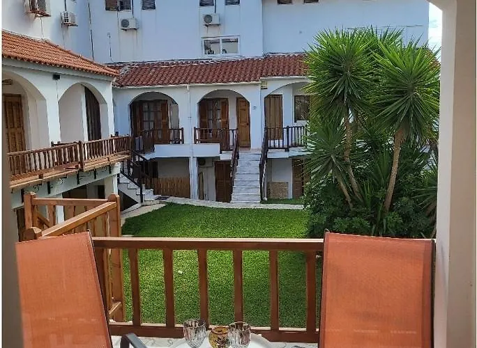 Sunflower Maisonette With Attic Loutráki